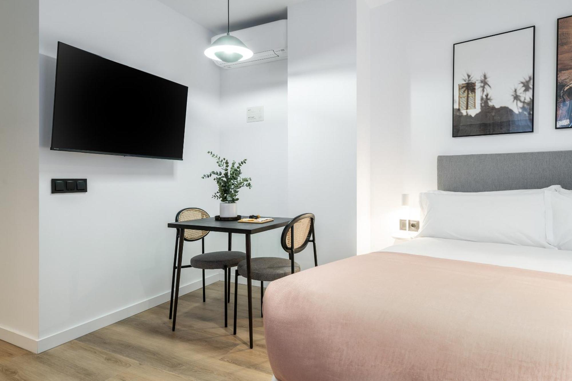 Limehome Malaga Calle Victoria Room photo